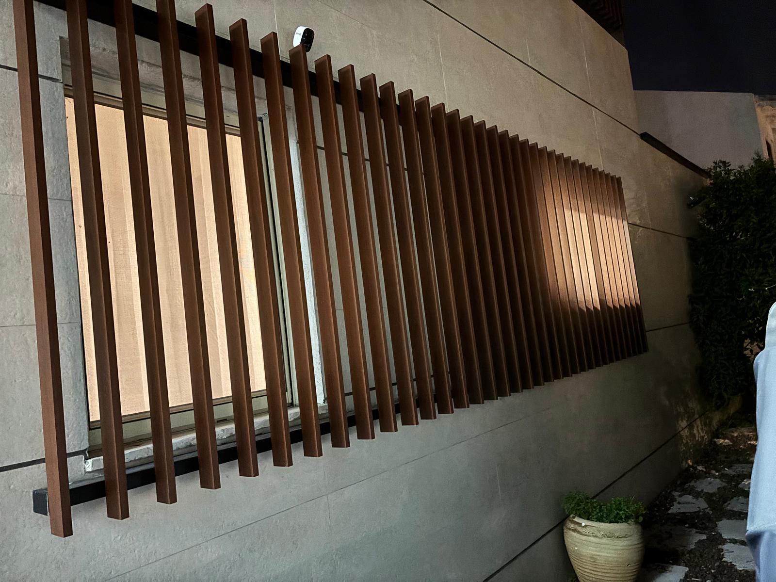 סורגים דקורטיביים מאלומיניום בגוון ברונזה