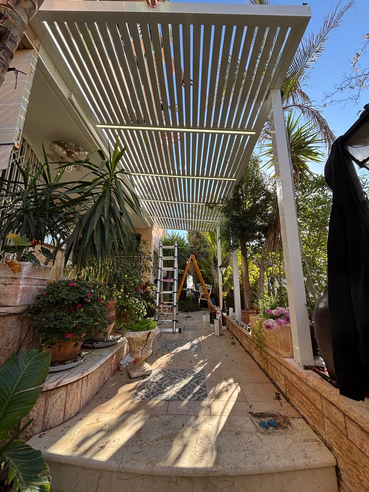 פרגולת רפפות למעבר בגינה